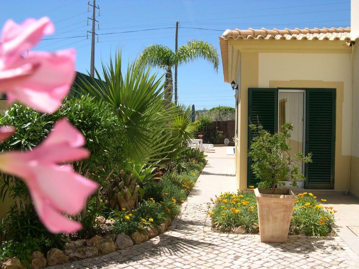 Villa Eber - Independent 1 & 2 Bedroom Apartments, Pool, Air Con, Fast Wi-Fi, Near Old Town Of Albufeira And Beaches Εξωτερικό φωτογραφία